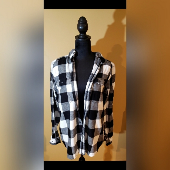 Yellow Daisy Custom Minnesota Patched Flannel - Picture 2 of 4